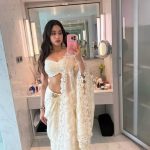 Janvikapoor : మిర్రర్ ముందు సెల్ఫీలతో మతిపోగొడుతున్న జాన్వీ.. వైట్ డ్రెస్ లో లుక్ అదిరింది..
