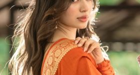 Krithi Shetty : కస్సుమనే చూపులతో కైపెక్కిస్తున్న కృతి.. కుర్రాళ్ళు ఏమైపోతారు..
