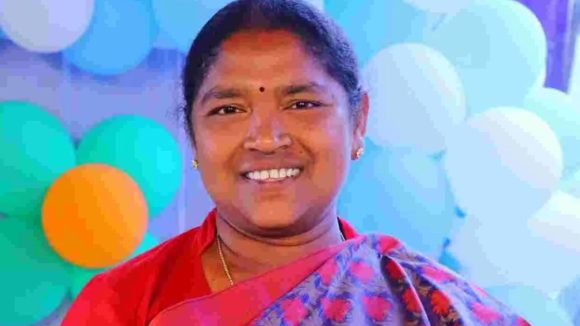 హైదరాబాద్‌లో రోడ్డు ప్రమాదం.. వెంటనే కారు ఆపి..? మానవత్వం చాటుకున్న మంత్రి సీతక్క