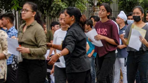దేశవ్యాప్తంగా నీట్‌ యూజీ-2026 ఎగ్జామ్.. ఏర్పాట్లు చేసిన అధికారులకు, విద్యార్థులకు డ్రెస్ కోడ్, కీలక సూచనలు