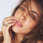 Nehashetty : మత్తుకళ్లతో కైపెక్కిస్తున్న టిల్లు బ్యూటీ.. కుర్రాళ్ళు తట్టుకోగలరా..!