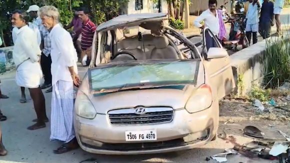 మహబూబ్‌నగర్‌లో ఘోర రోడ్డు ప్రమాదం.. కారును ఢీ కొట్టిన స్పోర్ట్స్ బైక్.. ఐదుగురు మృతి!