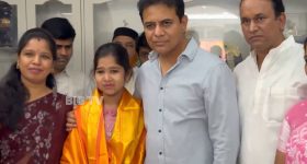 ఒడిశాలో అరాచకం.. బైక్‌పై వెళ్తూనే మహిళ జుట్టు పట్టుకుని పిడిగుద్దులు.. వీడియో వైరల్!