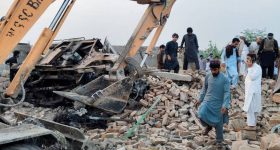 పాకిస్థాన్‌లో భారీ పేలుడు.. ఆత్మాహుతి దాడిలో 12 మంది జవాన్ల వీరమరణం