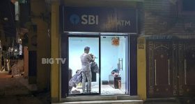 అక్కడ కార్డ్ పెడితే క్యాష్ రాదు.. కటింగ్ చేస్తారు! బీహార్‌లో వైరల్ అవుతున్న 'ఏటీఎం సెలూన్'
