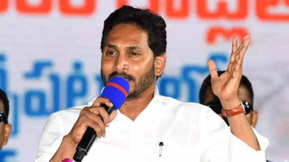 వ్యవస్థలు గాడి తప్పాయా? సోషల్ మీడియా అరెస్టులపై మాజీ సీఎం జగన్ సంచలన ఆరోపణలు!