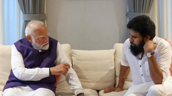పవన్ నివాసంలో మోదీ సందడి.. ఆత్మీయ పరామర్శకు చలించిపోయిన జనసేనాని!