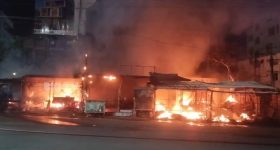 కామారెడ్డిలో భారీ అగ్నిప్రమాదం.. మంట‌ల్లో 12 షాపులు దగ్ధం.. లక్షల్లో ఆస్తి నష్టం