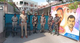 గులాబీ వర్సెస్ కమలం.. కరీంనగర్ బంద్‌తో దద్దరిల్లుతున్న రాజకీయం.. రంగంలోకి సర్కార్!