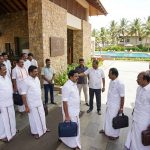 తమిళ పాలిటిక్స్‌లో ‘రిసార్ట్’ రాజకీయం.. పుదుచ్చేరికి తరలిన అన్నాడీఎంకే ఎమ్మెల్యేలు!