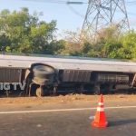 నెల్లూరు జిల్లాలో ఘోర ప్రమాదం.. బోల్తా పడిన ప్రైవేటు బస్సు.. స్పాట్ లో!