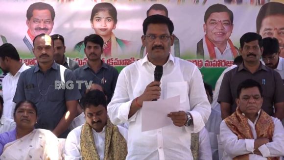 మహబూబాబాద్ గ్రంథాలయ చైర్మన్ ప్రమాణస్వీకారోత్సవం.. విజ్ఞాన కేంద్రాల అభివృద్ధికి శ్రీకారం చుట్టిన శ్రీకాంత్ రెడ్డి