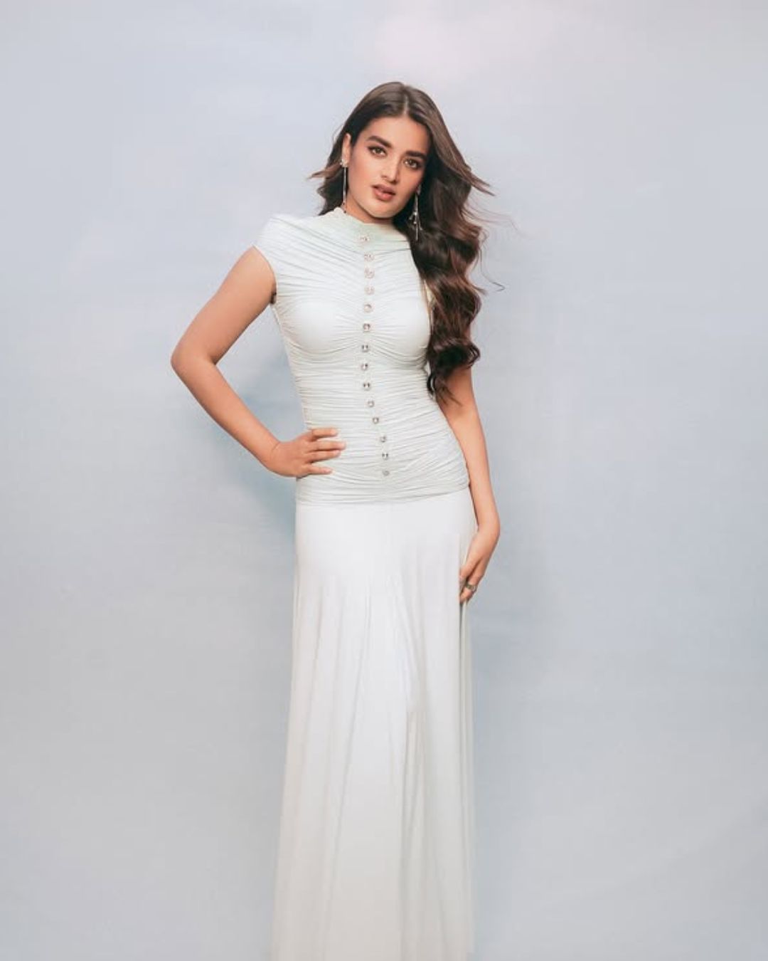 Nidhi Agarwal : వైట్ డ్రెస్ లో ఏంజిల్ గా నిధి పాప.. సో క్యూట్ అంతే..