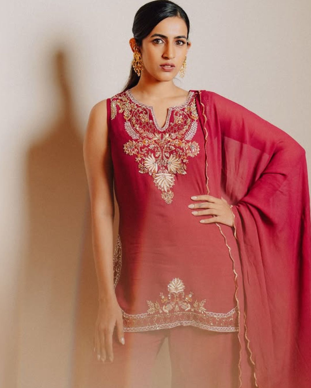 Niharika Konidela : తస్సాదియా.. రెడ్ డ్రెస్ లో నిహారిక కేక..
