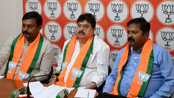 Hyderabad: బీజేపీ ఆఫీసులో బ్రేక్ ఫాస్ట్ కబుర్లు.. అధ్యక్షుడితోపాటు నేతలంతా ఆ వ్యవహారం గురించే