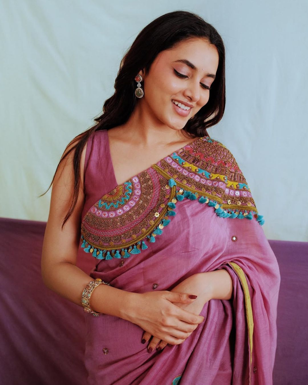 Priyanka Mohan : పింక్ శారీలో క్యూట్ స్మైల్ తో కట్టిపడేస్తున్న ప్రియాంక.. ఫోటోలు వైరల్..