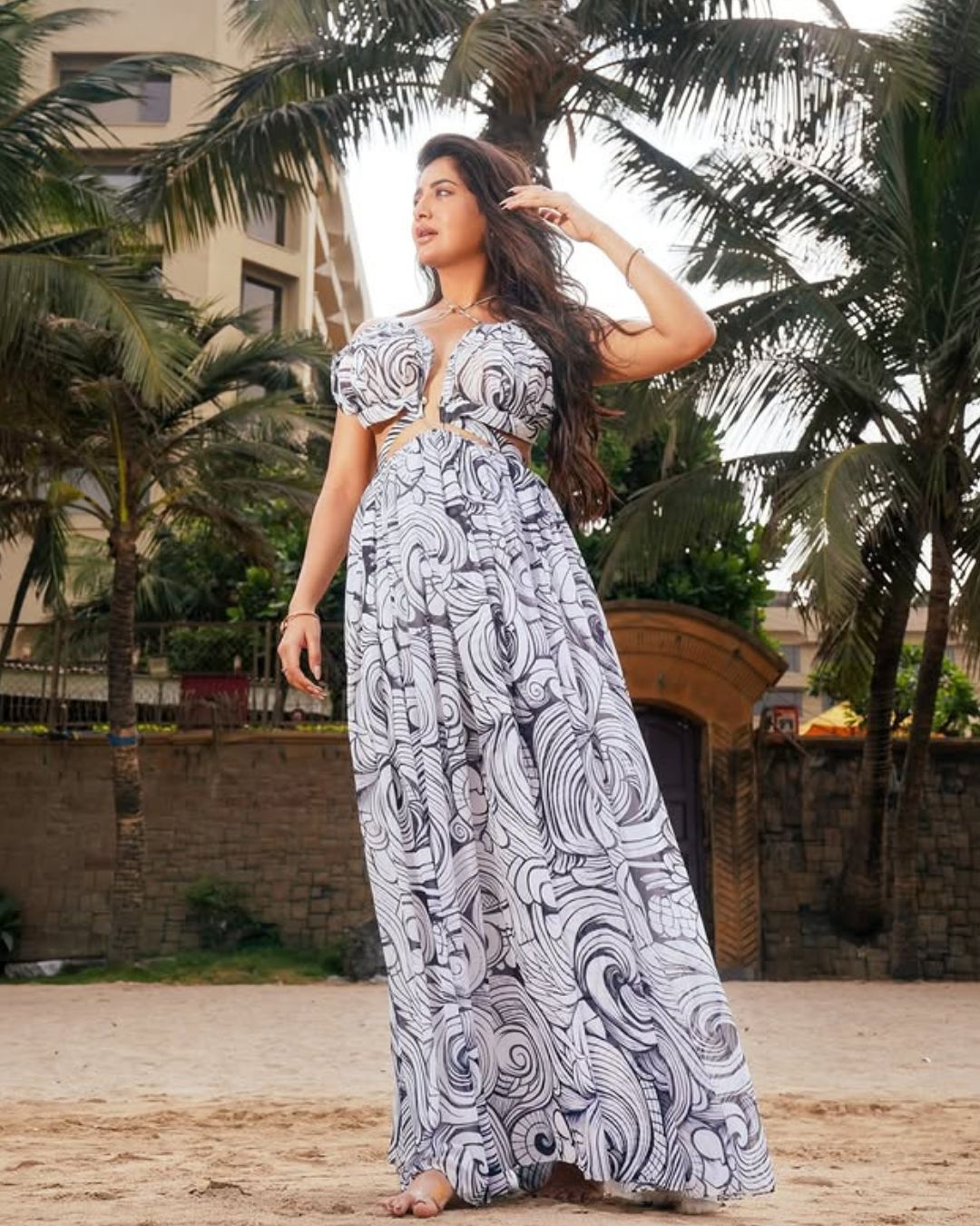 Rashi Singh : స్టైలిష్ లుక్ లో మతిపోగొడుతున్న రాశి.. ఫోటోలు సూపర్..