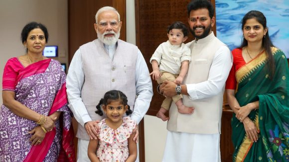 అమ్మ పేరిట మొక్క.. ప్రధాని మోడీకి రామ్మోహన్ నాయుడు మాతృమూర్తి అద్భుత కానుక!