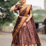 Sreemukhi : పట్టు లంగావోణిలో బుట్టబొమ్మలా మెరిసిపోతున్న శ్రీముఖి.. రెండు కళ్లు చాలట్లేదు…