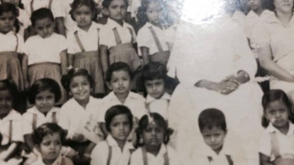 విజయ్ చిన్ననాటి క్లాస్ రూమ్ ఫోటో వైరల్.. ఆయనను మీరు గుర్తుపట్టారా?