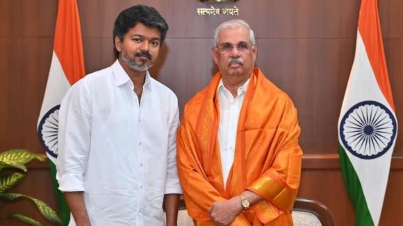 తమిళనాట రాజకీయాలు కొత్త మలుపు.. గవర్నర్‌తో విజయ్ మరోసారి భేటీ, ప్రభుత్వం ఏర్పాటుకు గ్రీన్‌ సిగ్నల్
