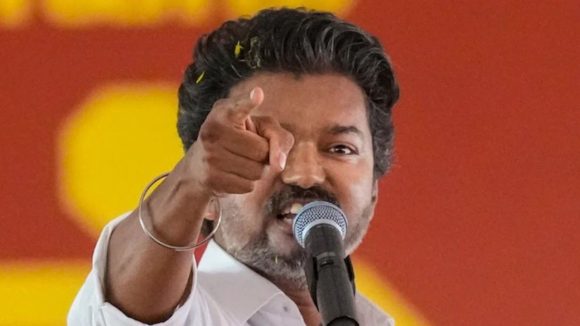 తమిళనాట రాజకీయాలు మరో మలుపు.. మూకుమ్మడి రాజీనామాలకు సిద్ధమైన టీవీకే పార్టీ, ఏం జరుగుతోంది?