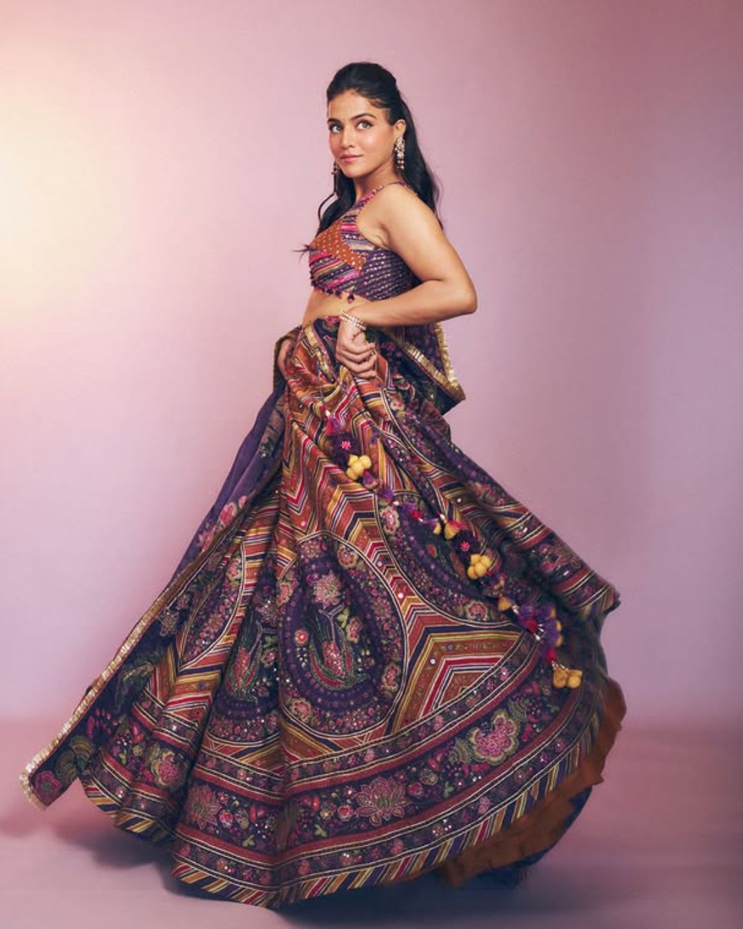 Wamiqa Gabbi: లెహంగాలో అదరగొట్టిన వామిక.. పిక్స్ సూపర్ అంతే..