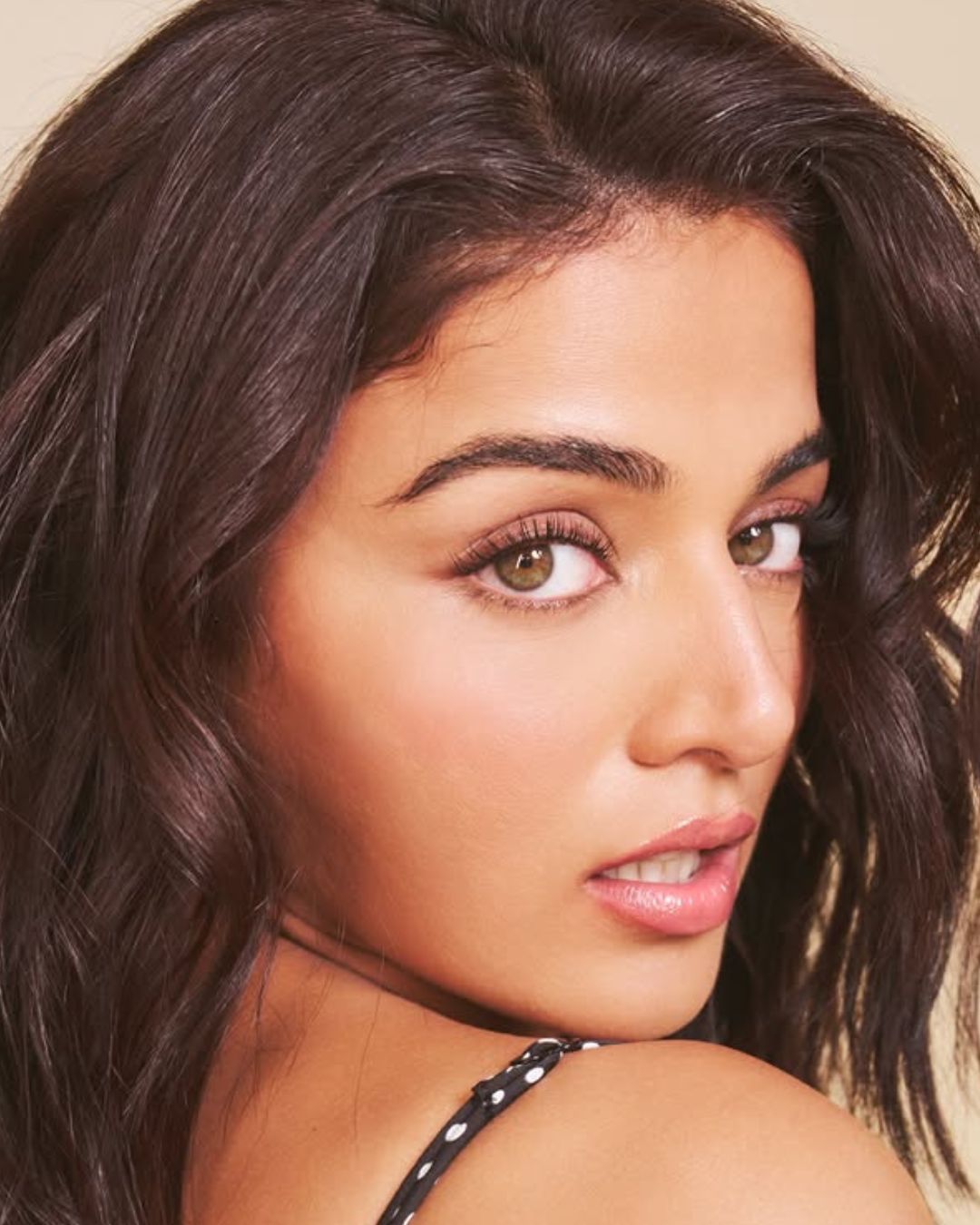 Wamiqa Gabbi: స్టైలిష్ లుక్ వామికా అదుర్స్.. ఇదేం స్టిల్స్ తల్లి..