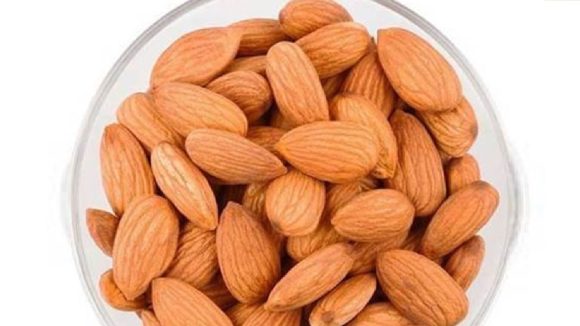 Badam: బాదం పొట్టుతో తింటే శరీరంలో ఏం జరుగుతుందో తెలుసా?
