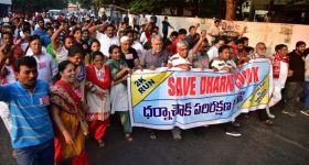 బీఆరెస్‌ను వెంటాడుతున్న ధ‌ర్నాచౌక్! అక్క‌డే ఆ పార్టీ నిర‌స‌న‌లు..! వారికిప్పుడు అదే గ‌తి..