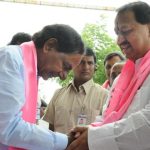 నాన్న కాంగ్రెస్‌కు మ‌స్తు సేవలు చేసిండు.. కానీ క‌ష్ట‌కాలంలో పార్టీని వీడిండు! అంతే క‌దా అర్వింద్‌!?