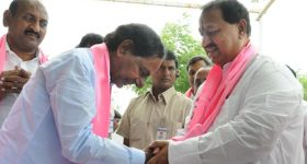 నాన్న కాంగ్రెస్‌కు మ‌స్తు సేవలు చేసిండు.. కానీ క‌ష్ట‌కాలంలో పార్టీని వీడిండు! అంతే క‌దా అర్వింద్‌!?