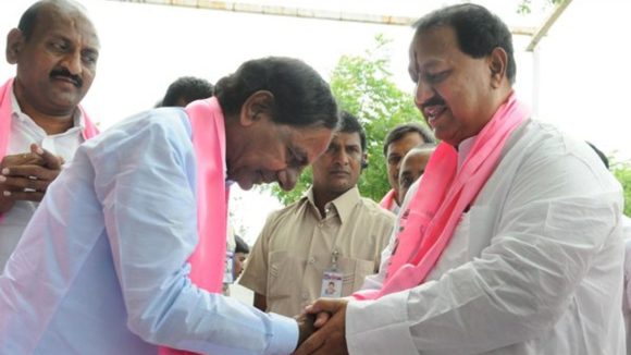 నాన్న కాంగ్రెస్‌కు మ‌స్తు సేవలు చేసిండు.. కానీ క‌ష్ట‌కాలంలో పార్టీని వీడిండు! అంతే క‌దా అర్వింద్‌!?