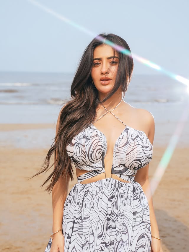 Rashi Singh ( Source / Instagram ) Rashi Singh photo Gallery