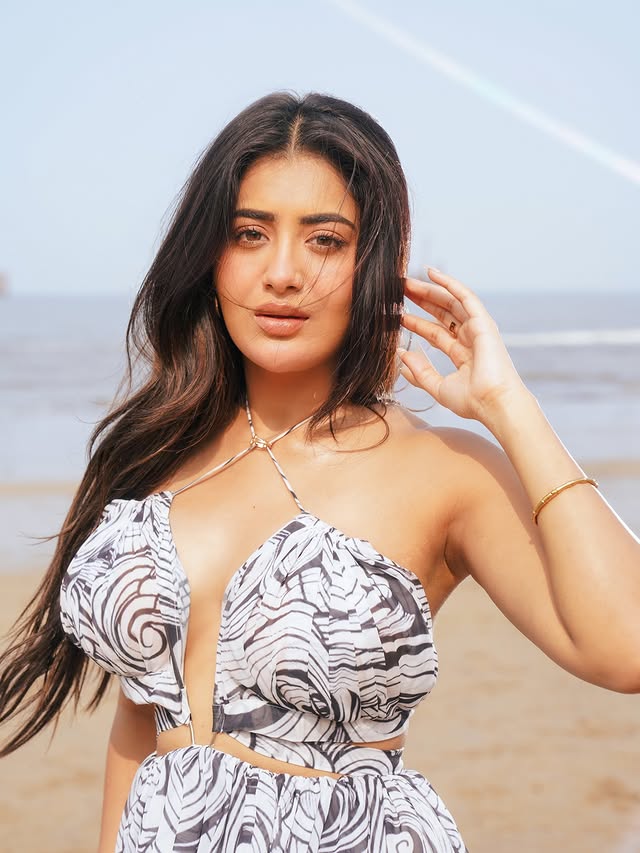 Rashi Singh ( Source / Instagram ) Rashi Singh photo Gallery