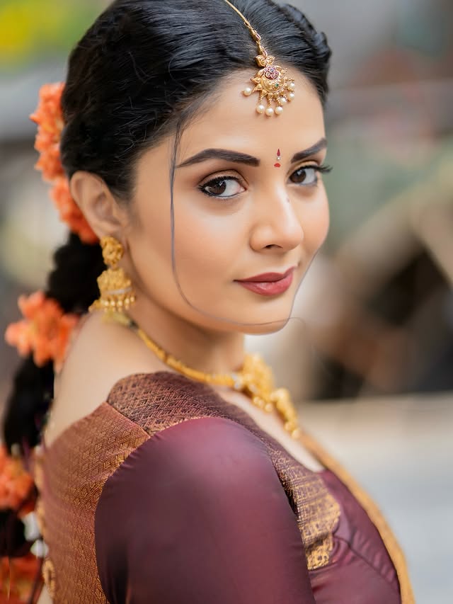 Sreemukhi Photo Gallery