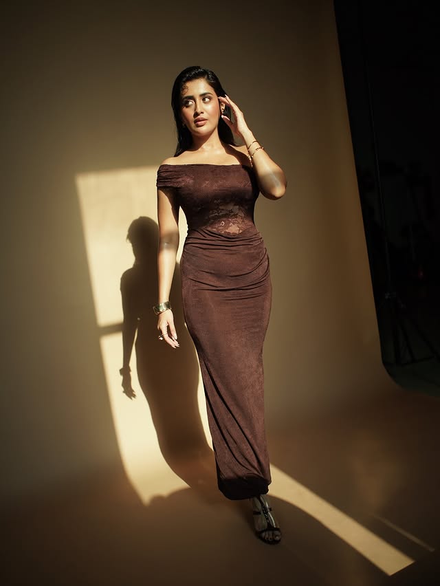 Rashi Singh ( Source / Instagram ) Rashi Singh photo Gallery