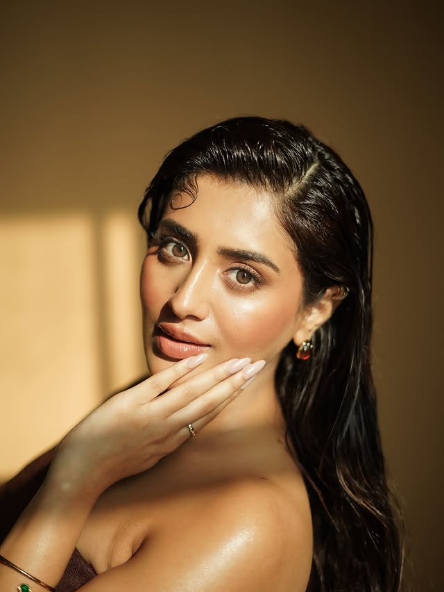 Rashi Singh ( Source / Instagram ) Rashi Singh photo Gallery