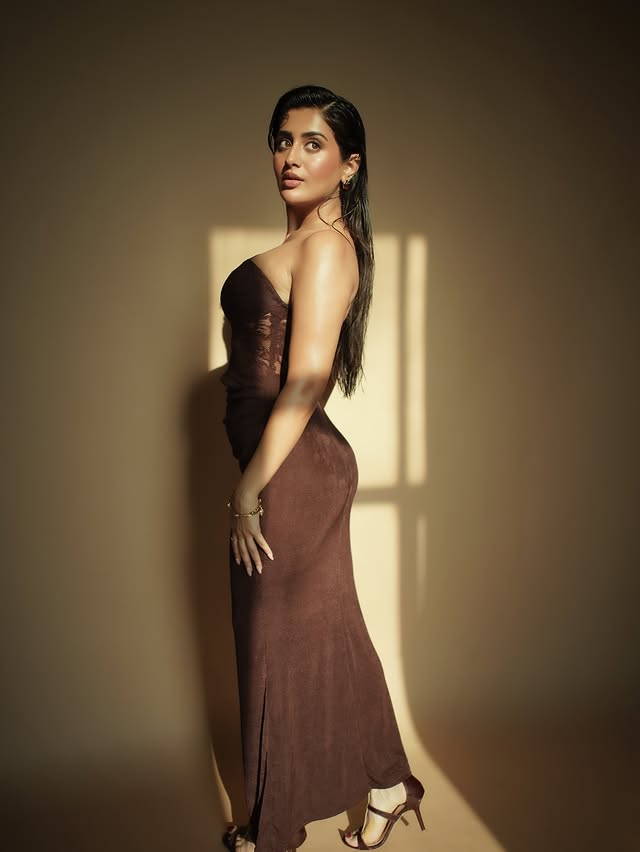 Rashi Singh ( Source / Instagram ) Rashi Singh photo Gallery