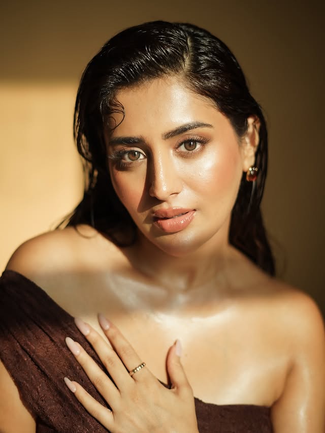 Rashi Singh ( Source / Instagram ) Rashi Singh photo Gallery