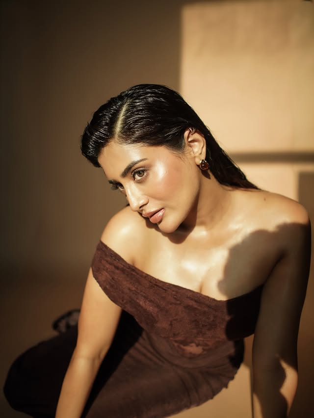 Rashi Singh ( Source / Instagram ) Rashi Singh photo Gallery
