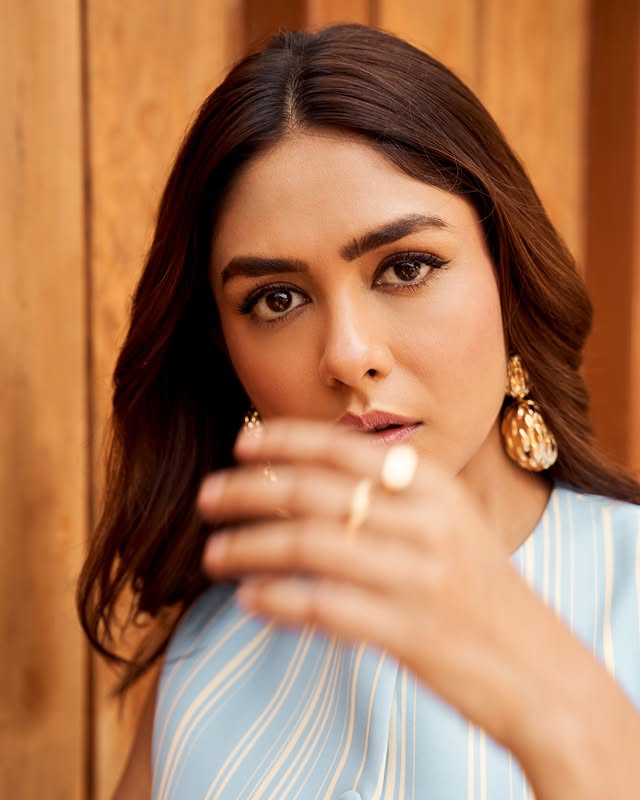 Mrunal Thakur ( Source / Instagram) Mrunal Thakur Photo Gallery