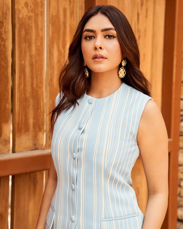 Mrunal Thakur ( Source / Instagram) Mrunal Thakur Photo Gallery