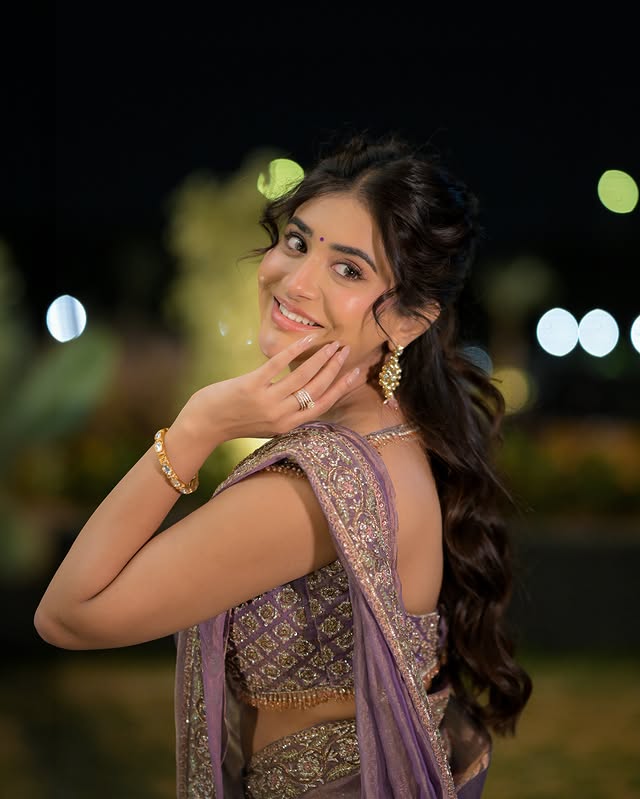 Rashi Singh ( Source / Instagram ) Rashi Singh photo Gallery