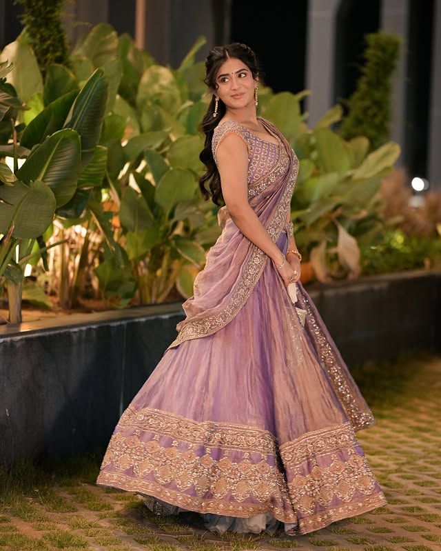 Rashi Singh ( Source / Instagram ) Rashi Singh photo Gallery