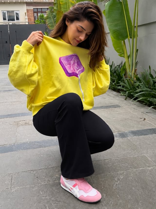Mehareen Pirzada ( Source / Instagram ) Mehreen Pirzada photo gallery