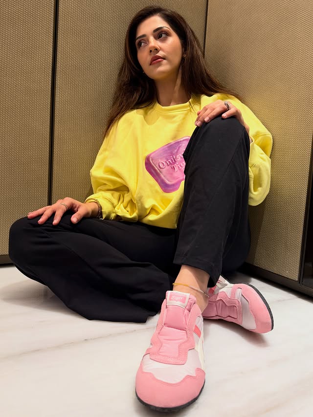 Mehareen Pirzada ( Source / Instagram ) Mehreen Pirzada photo gallery