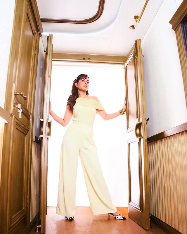 Raashii Khanna ( Source/ Instagram ) Raashii Khanna Photo Gallery