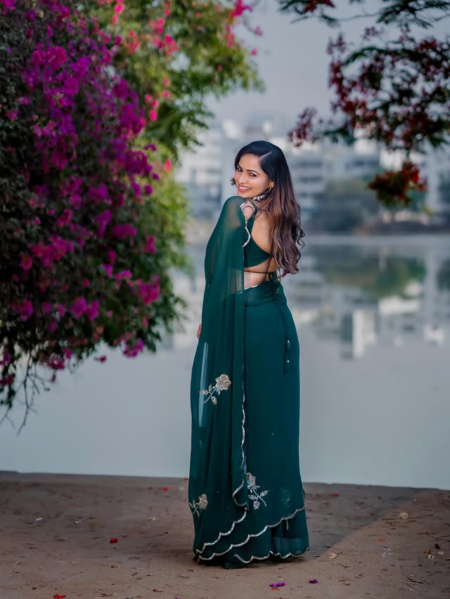 Shobha Shetty ( Source / Instagram) Shobha Shetty photo Gallery