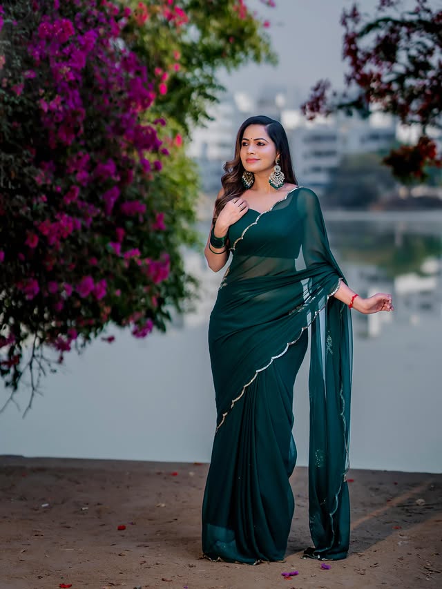 Shobha Shetty ( Source / Instagram) Shobha Shetty photo Gallery
